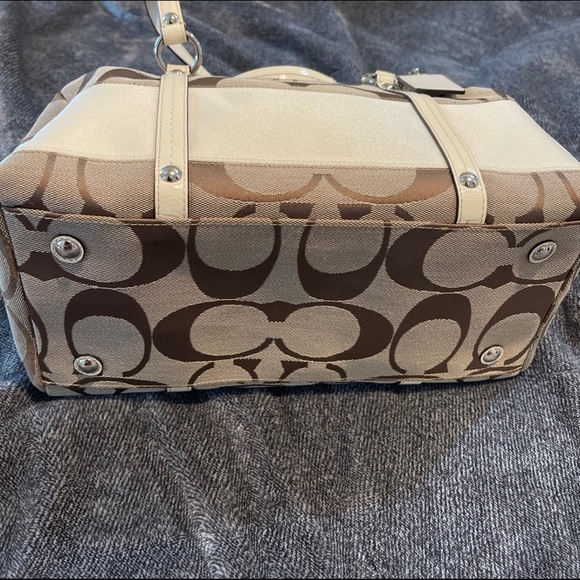 Coach Handbag - Picture 4 of 8